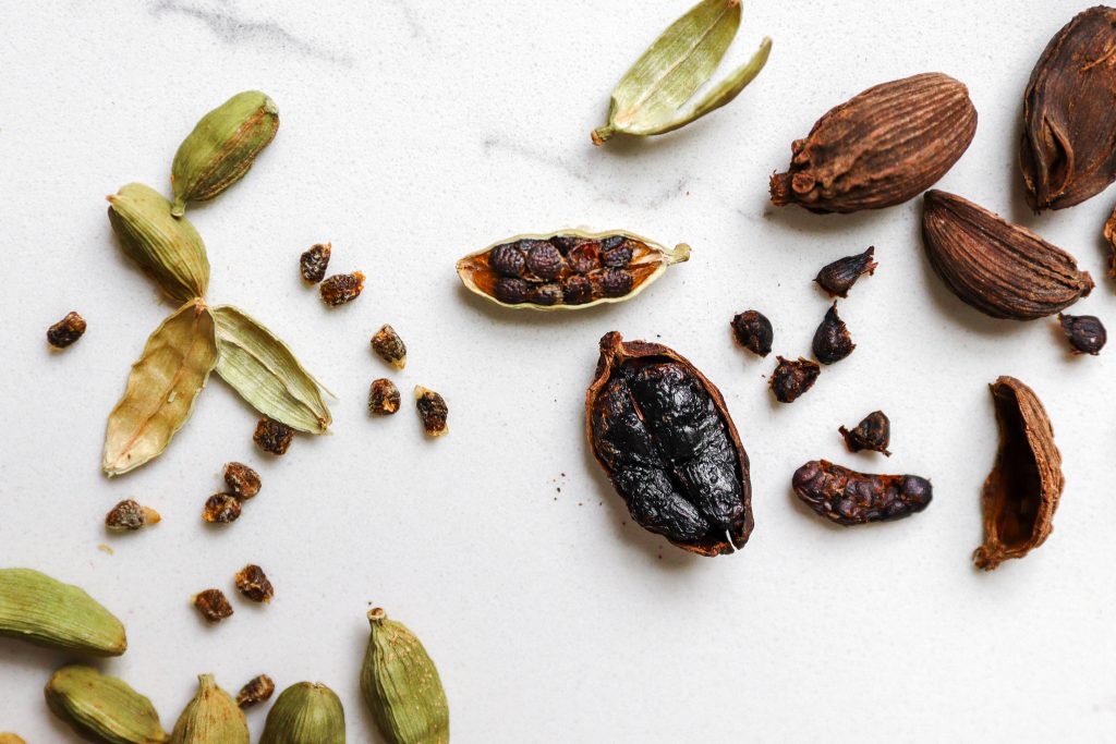 Green Cardamom vs Black Cardamom